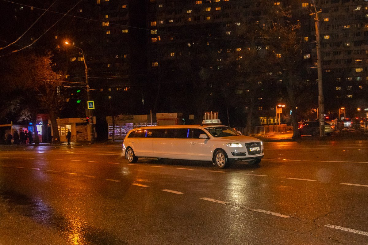 Проехались по улицам ночного города Проехались по улицам ночного города