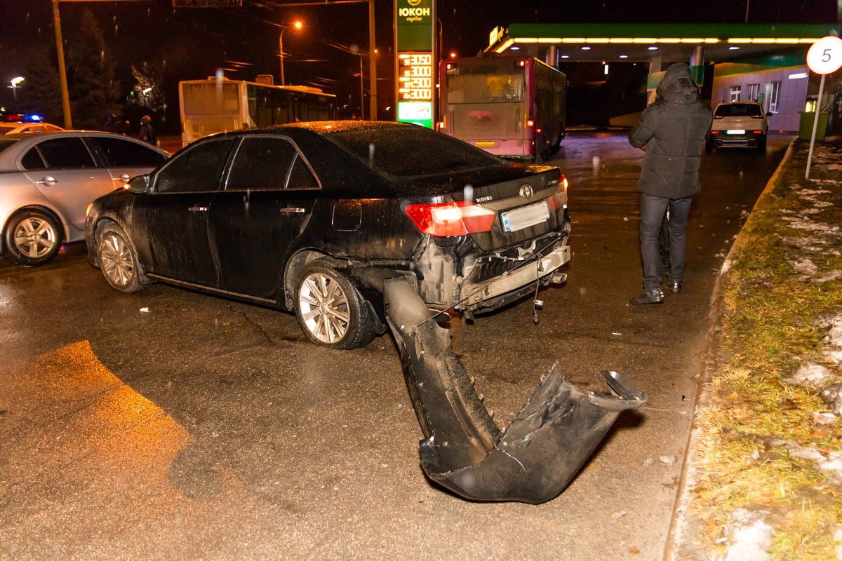 Toyota вылетел на встречную Toyota вылетел на встречную