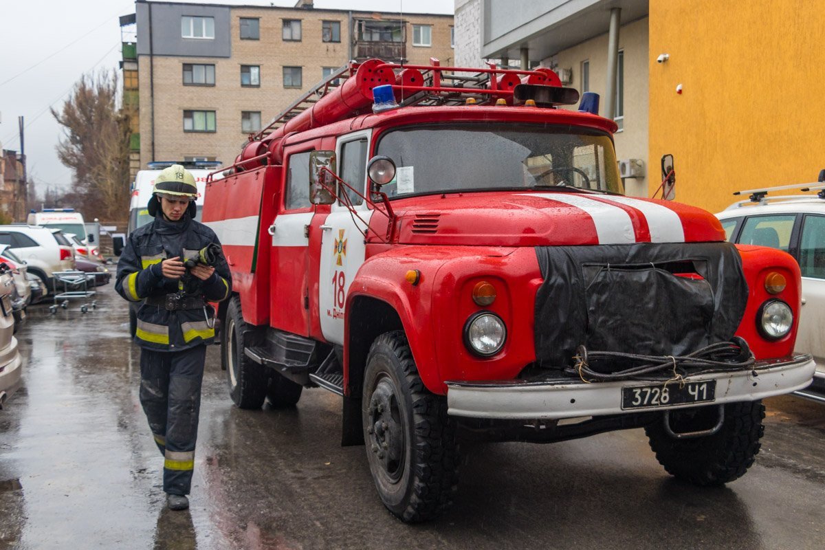 На борьбу с огнем направили спасателей 17 и 18-й пожарно-спасательных частей На борьбу с огнем направили спасателей 17 и 18-й пожарно-спасательных частей