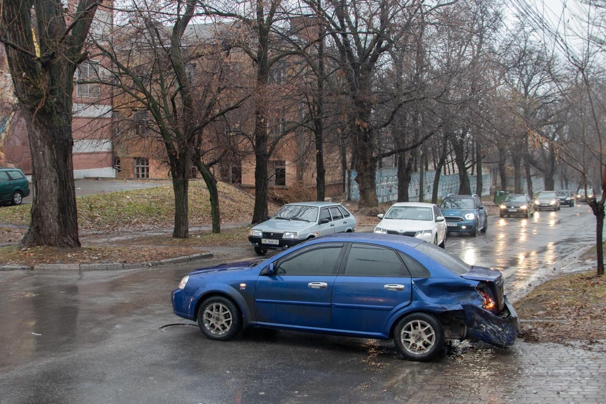 Chevrolet полностью перекрыл полосу Chevrolet полностью перекрыл полосу