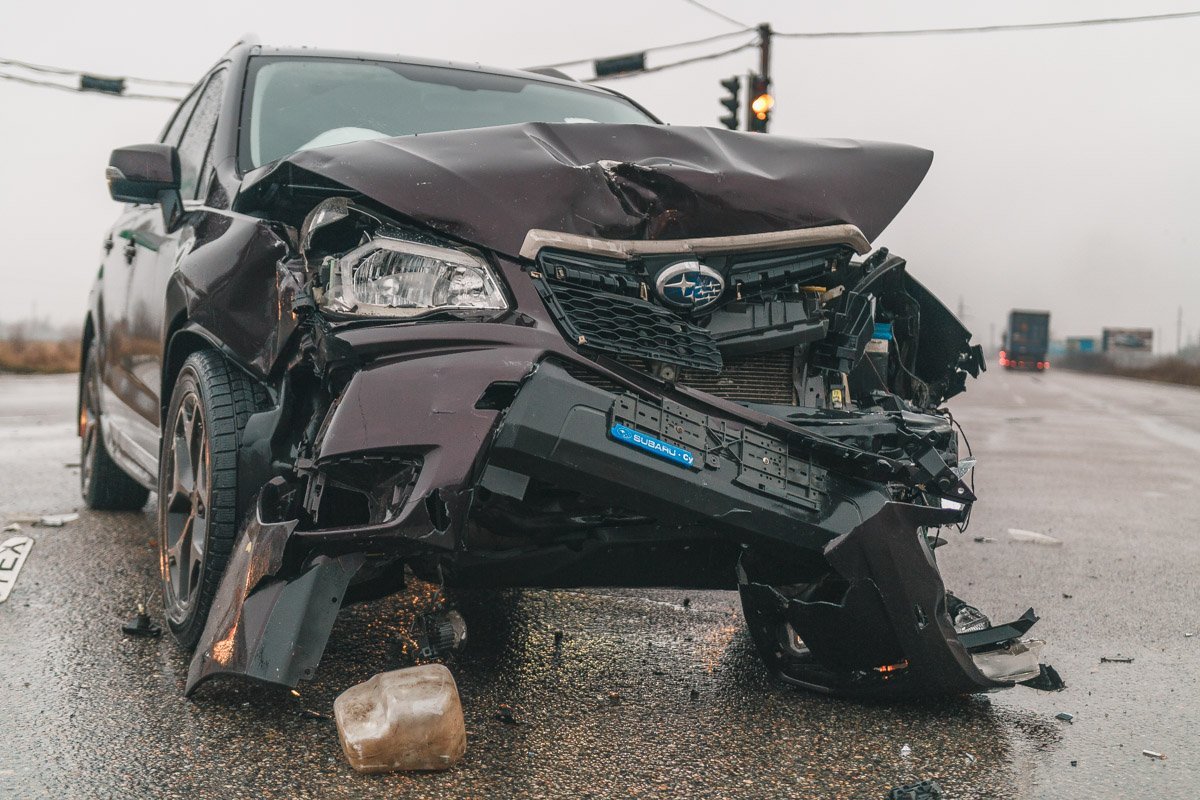 Предварительно, он ехал по Донецкому шоссе, когда с Каштановой выехала Daewoo Предварительно, он ехал по Донецкому шоссе, когда с Каштановой выехала Daewoo