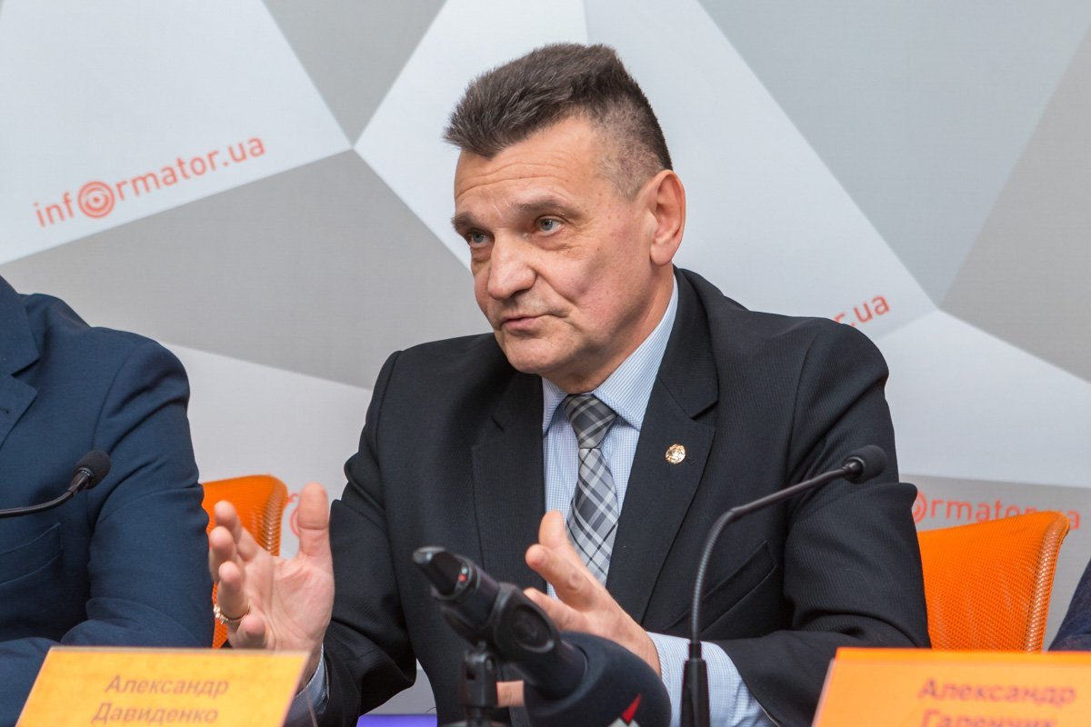 Александр Давиденко — президент Международной ассоциации офицеров спецподразделений по борьбе с организованной преступностью «Центр» Александр Давиденко — президент Международной ассоциации офицеров спецподразделений по борьбе с организованной преступностью «Центр»