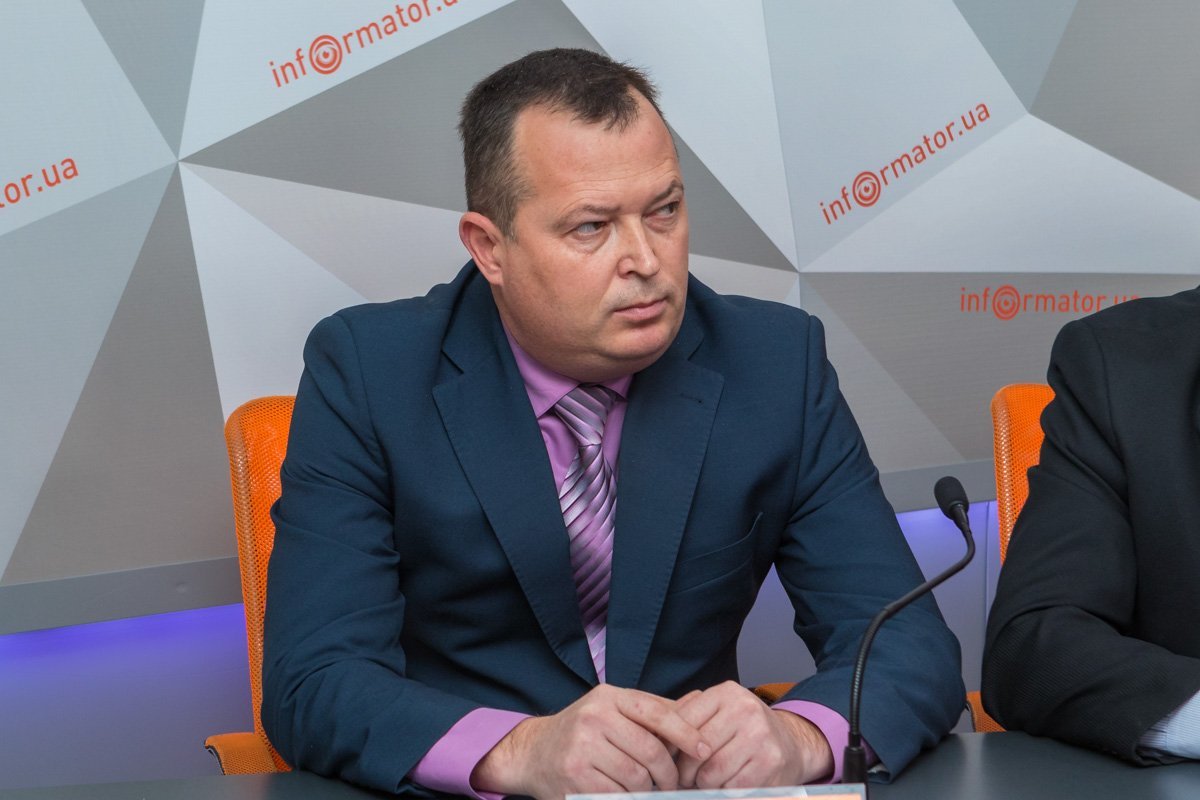 Валентин Савенко — подполковник, и.о. заместителя управления стратегических расследований НПУ Валентин Савенко — подполковник, и.о. заместителя управления стратегических расследований НПУ