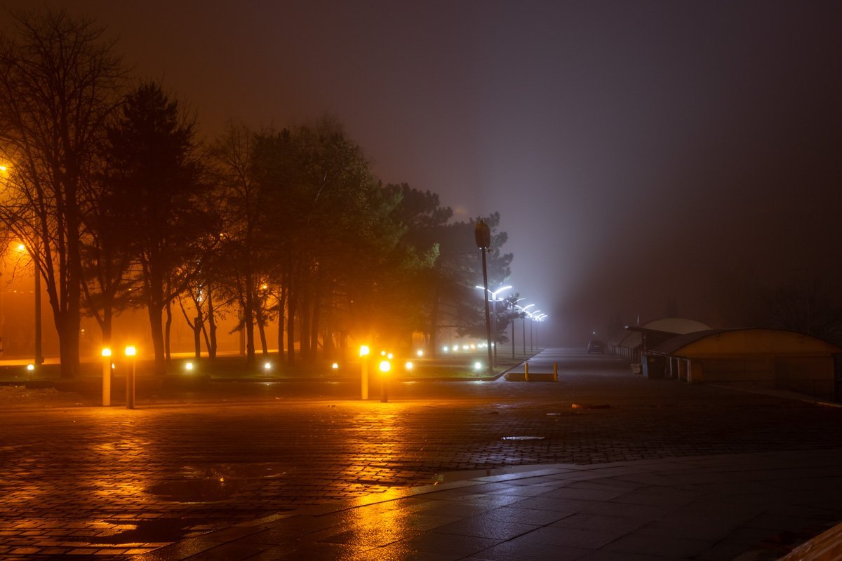 В центральной части города нависла легкая дымка В центральной части города нависла легкая дымка