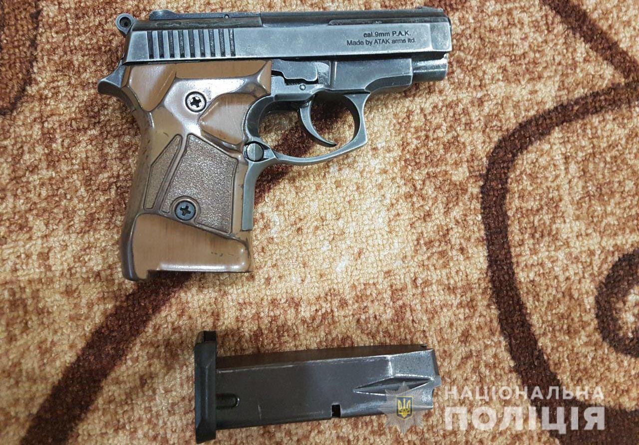 В квартире грабителя правоохранители обнаружили незарегистрированный пистолет с патронами В квартире грабителя правоохранители обнаружили незарегистрированный пистолет с патронами