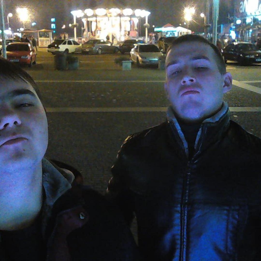 Слишком крут, чтобы влезать в кадр