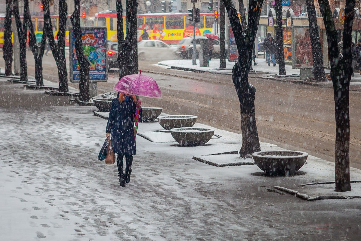 Днепр засыпало снегом: что происходит на дорогах 3