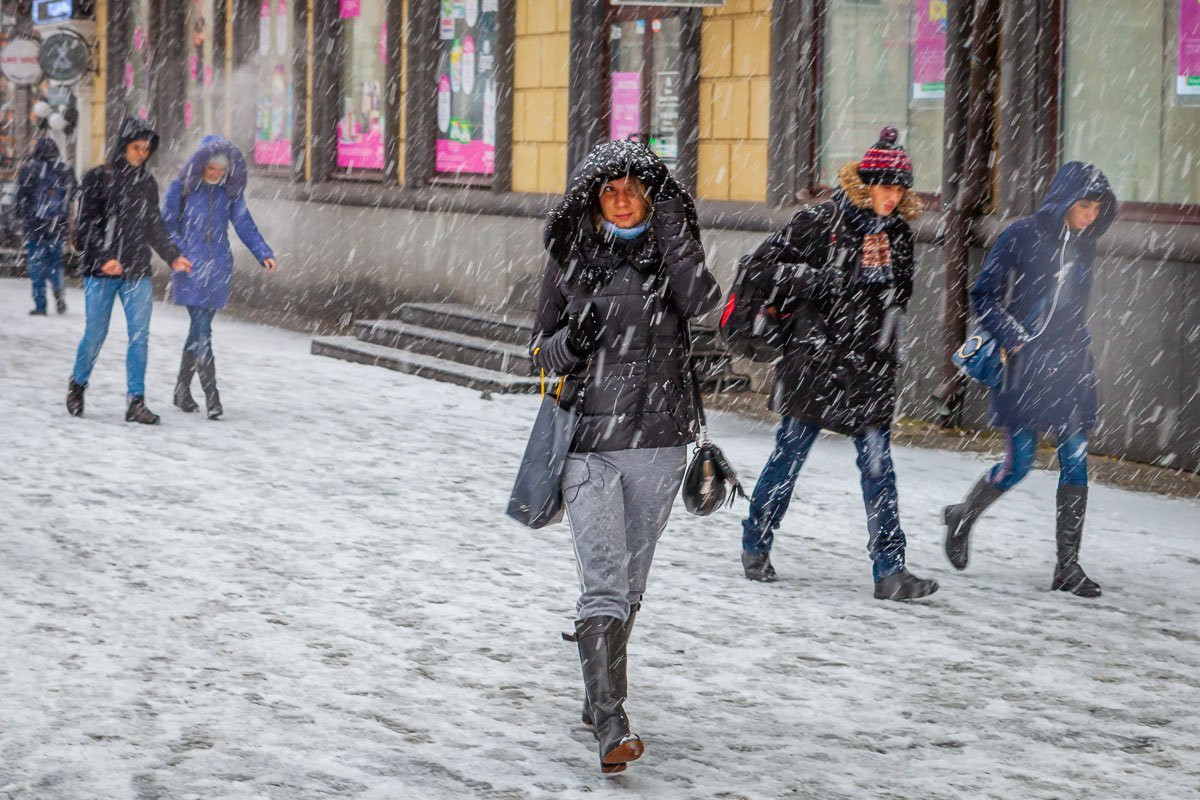 Днепр засыпало снегом: что происходит на дорогах 12