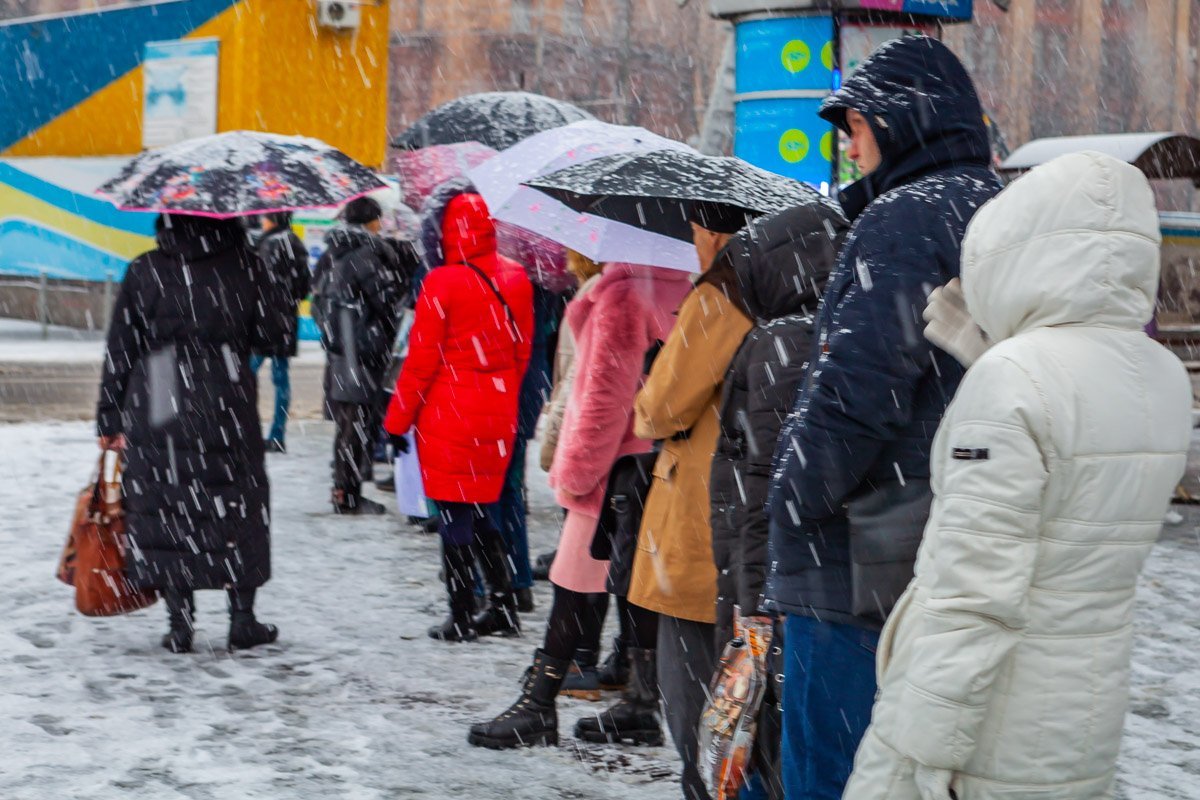 Днепр засыпало снегом: что происходит на дорогах 14