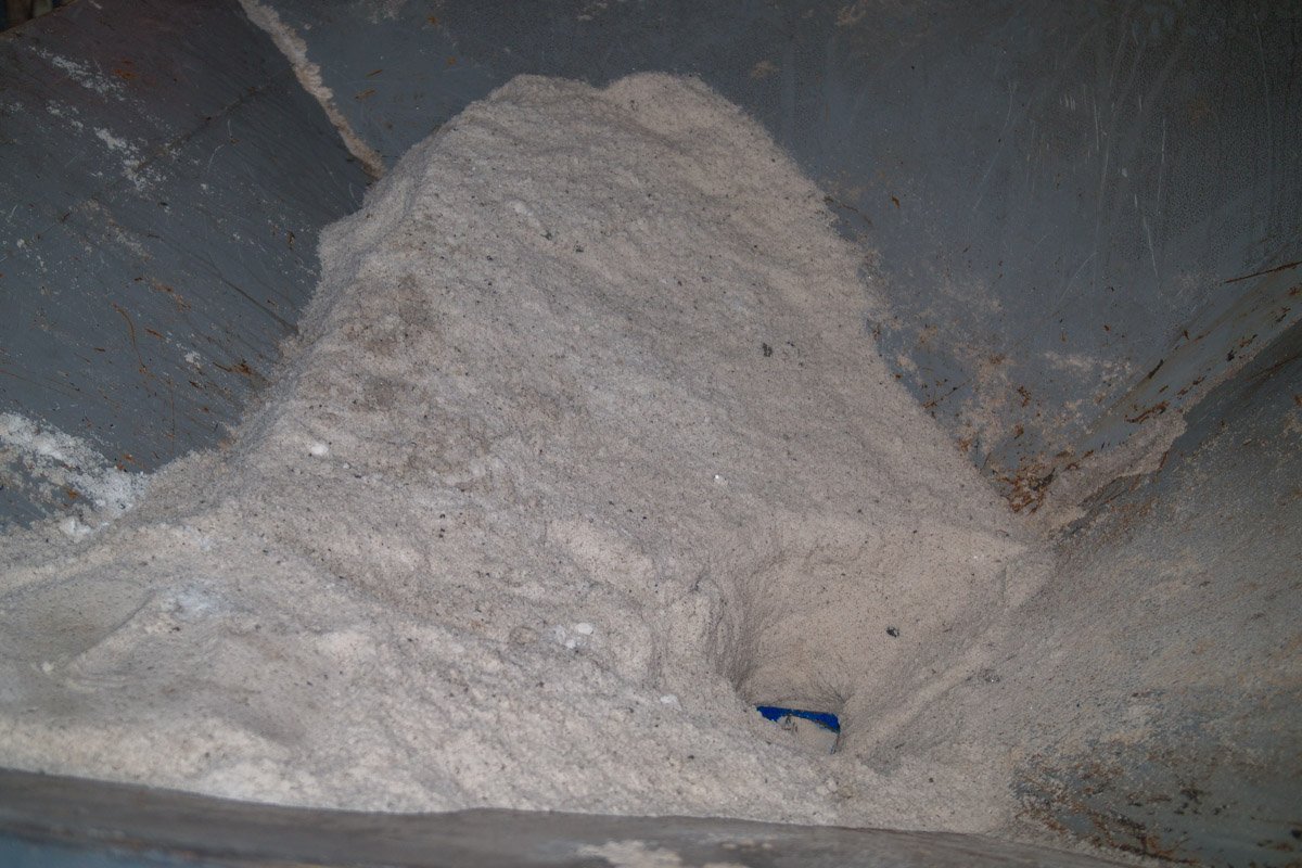 За минувшую ночь коммунальщики израсходовали чистой смеси порядка 19 тонн и около 600 тонн песчано-соляной смеси