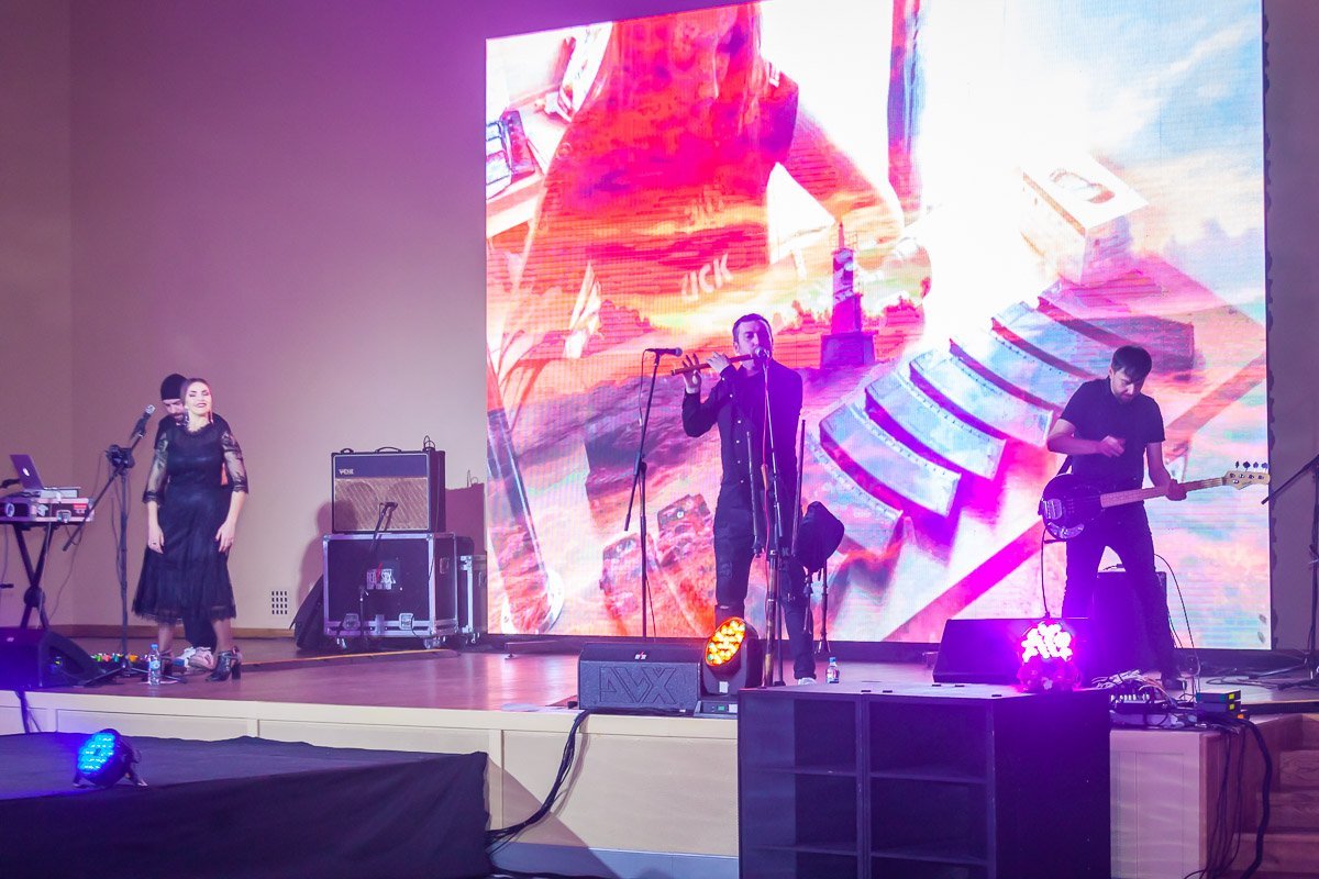 Мероприятие открыли выступлением группы Мероприятие открыли выступлением группы