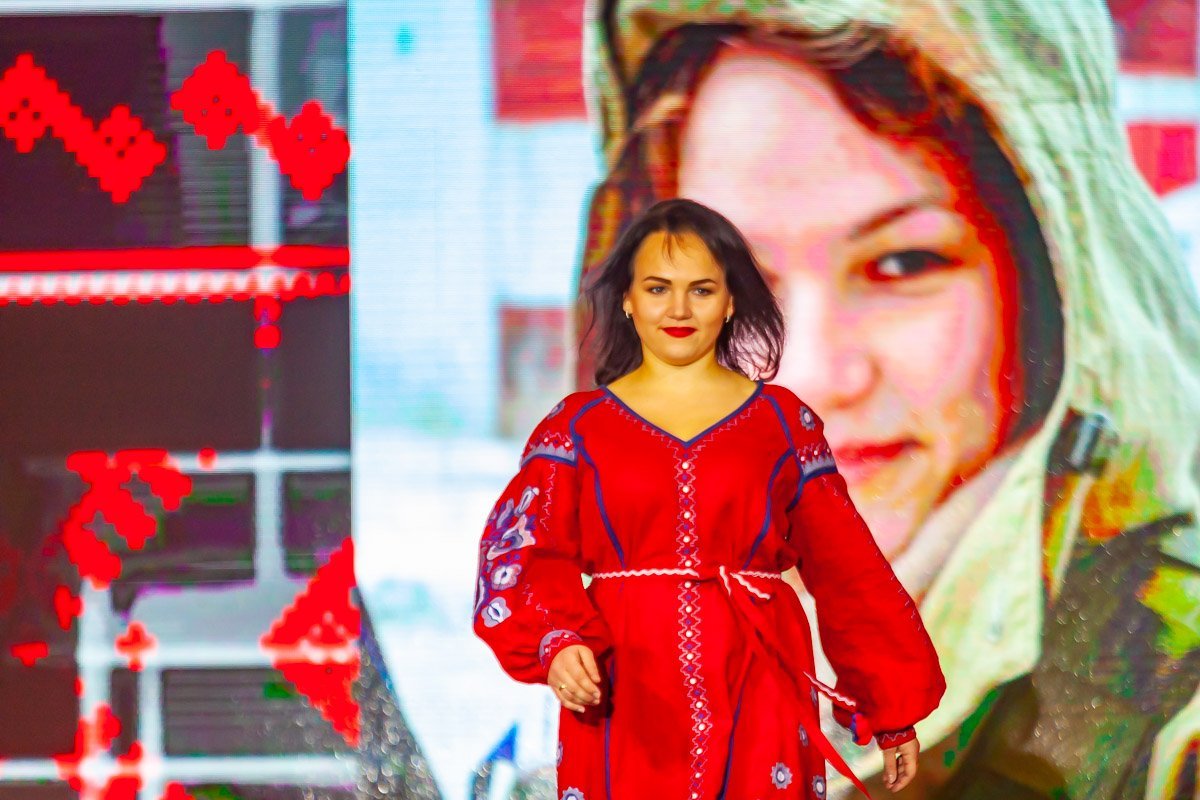 Девушки были особенно прекрасны в этот вечер Девушки были особенно прекрасны в этот вечер