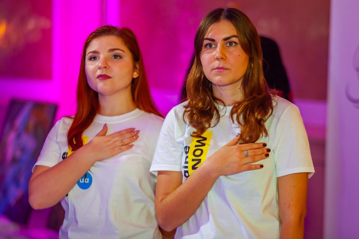 В Днепре, услышав гимн, рука сама ложится на сердце В Днепре, услышав гимн, рука сама ложится на сердце