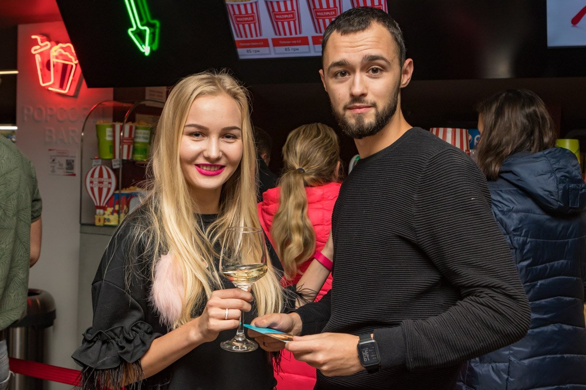 Многие пришли парами