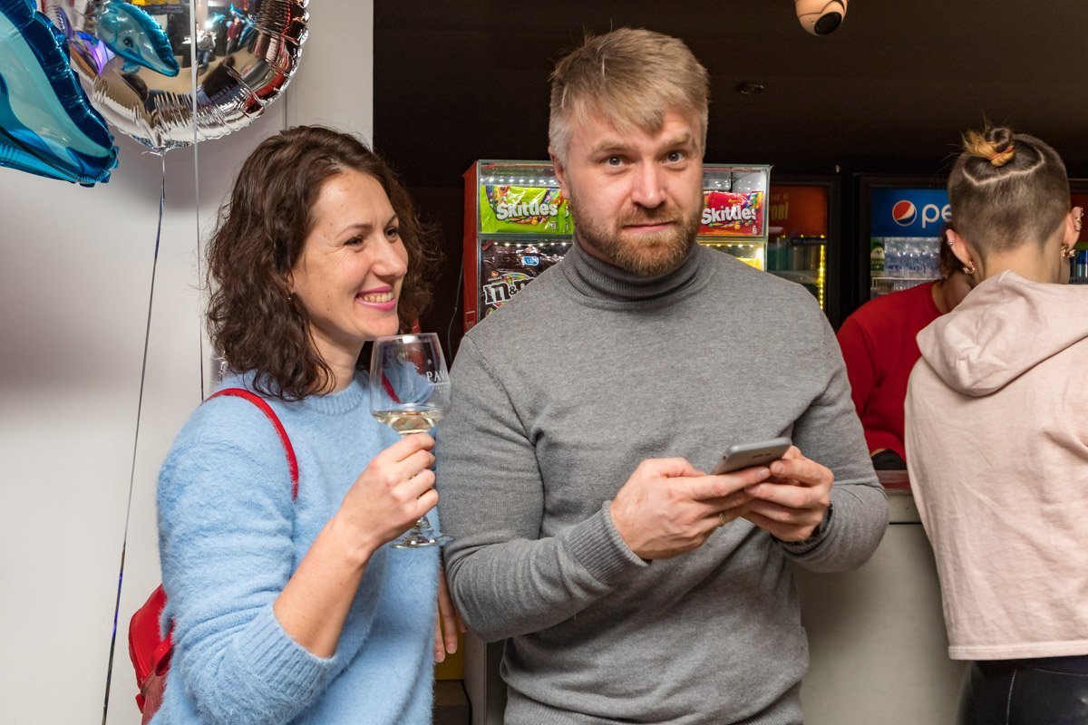 Когда угадал в какую камеру смотреть