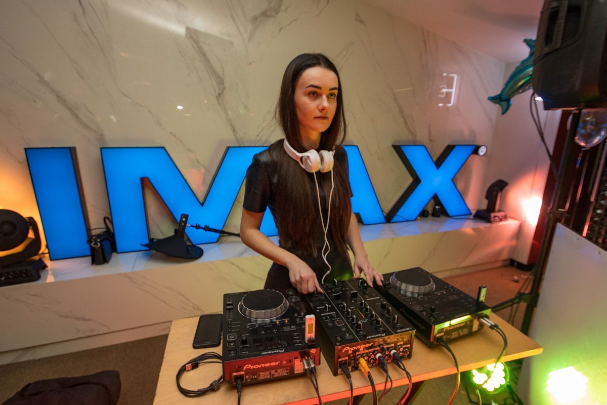 И под музыку