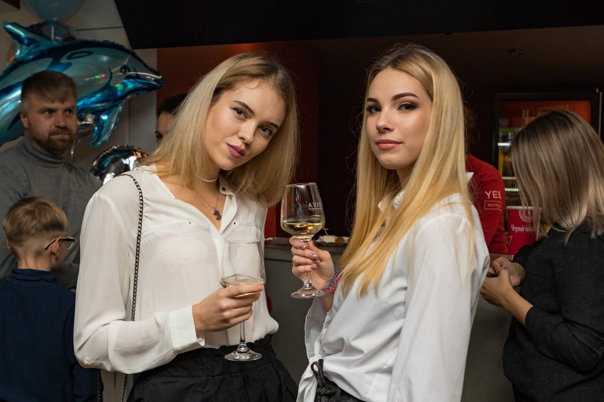 Они таки нашли бокал