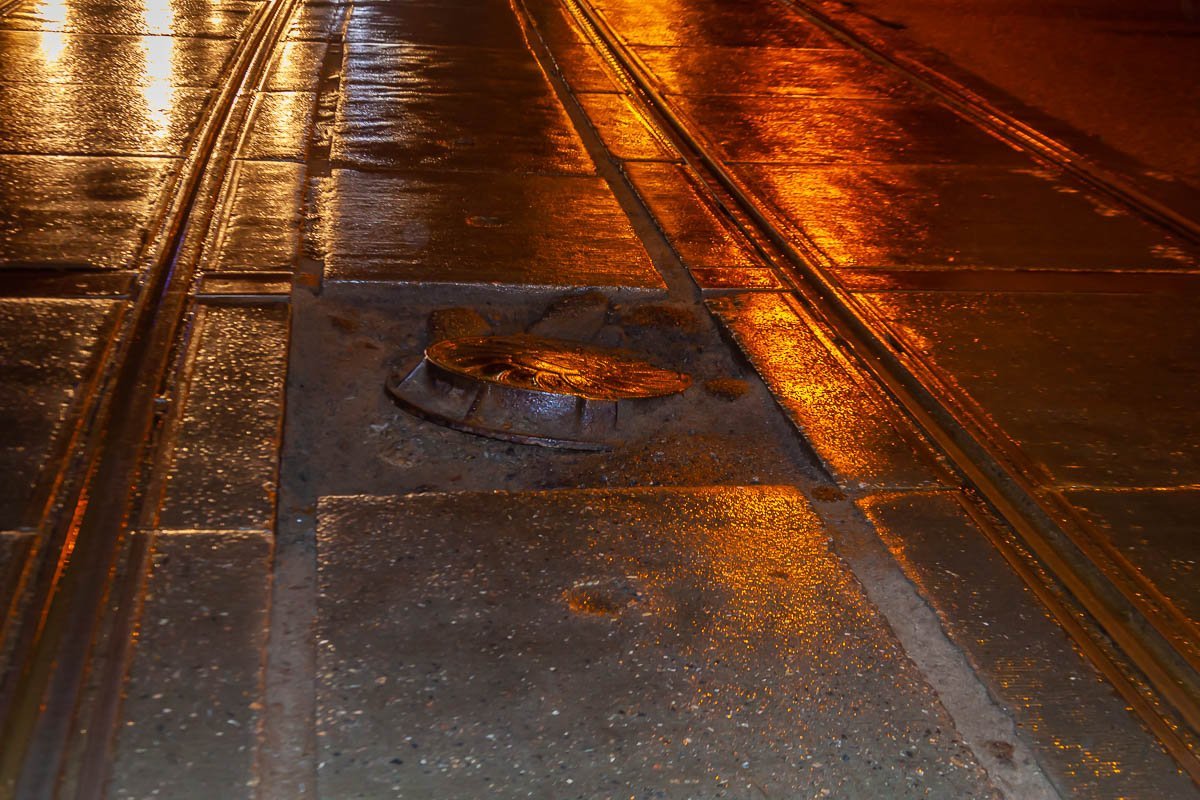 Провалился люк Провалился люк