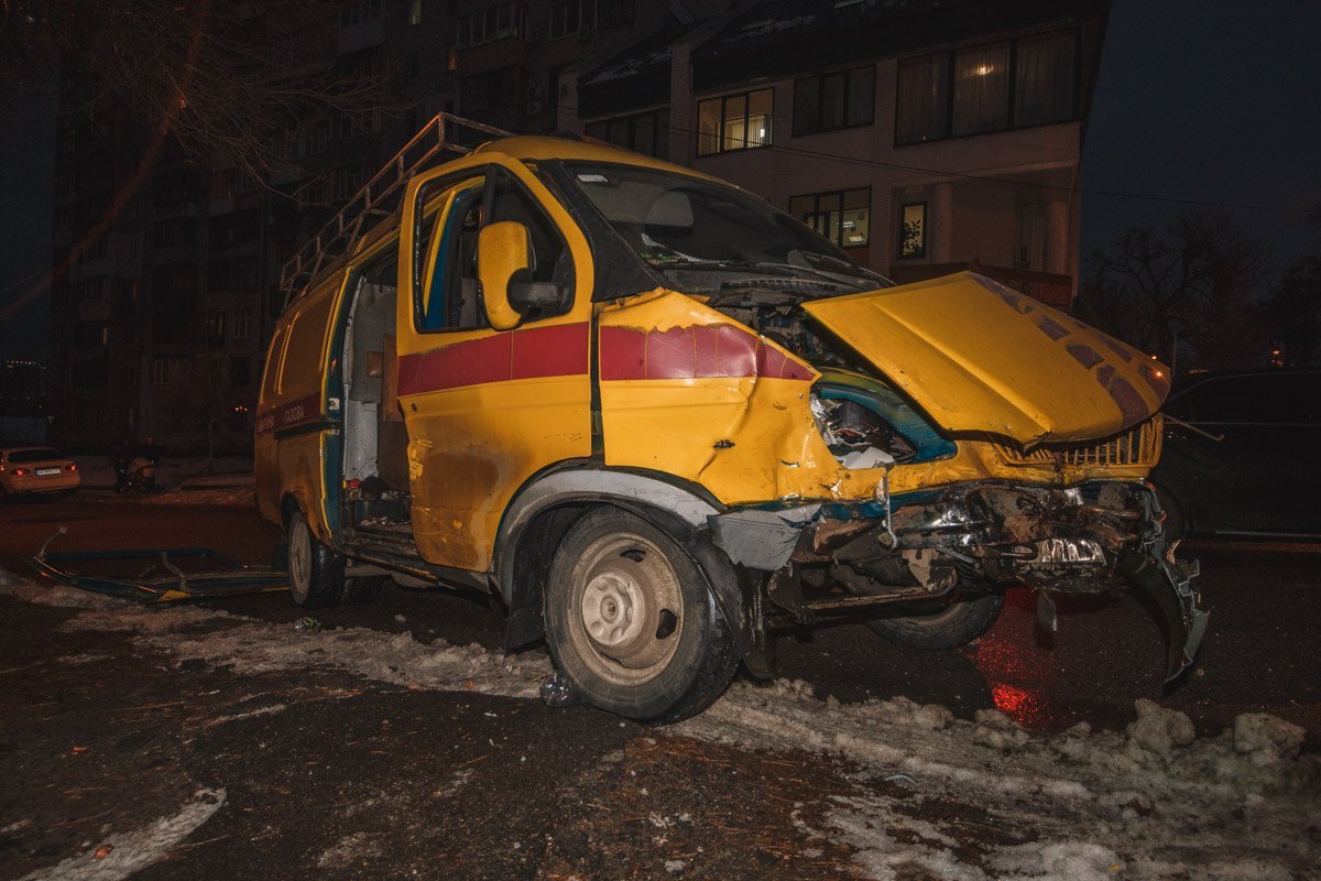 Пассажира "ГАЗели" медики госпитализировали в 16-ю городскую больницу Пассажира "ГАЗели" медики госпитализировали в 16-ю городскую больницу