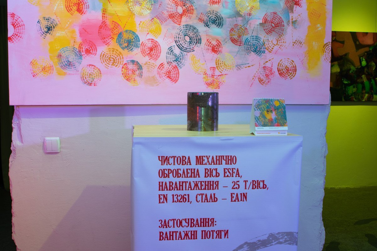 Отпечатки деталей на бумаге выглядят причудливо и необычно