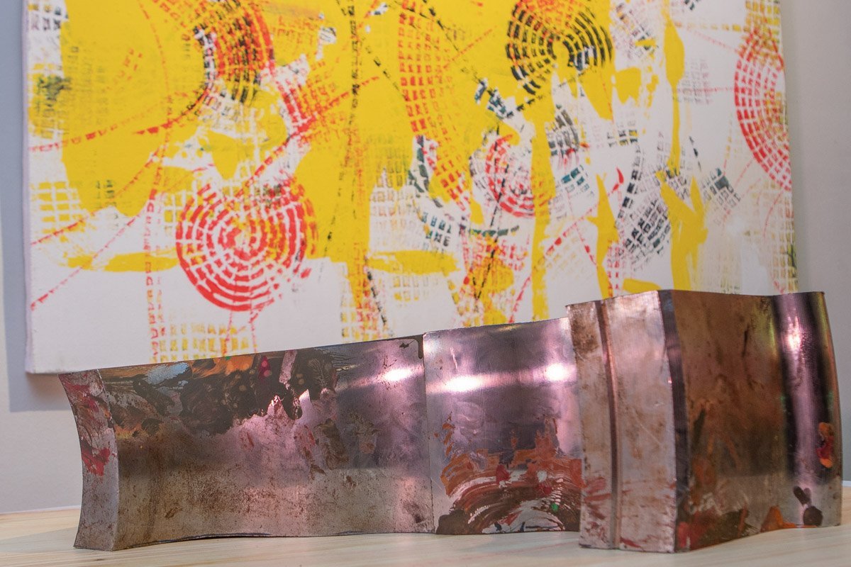 Необычные картины объединили в тематический календарь