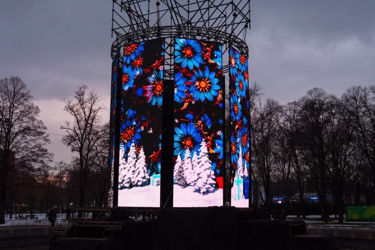 Инсталяция, посвященная пятилетию внесения Петриковской росписи в списки культурного наследия ЮНЕСКО