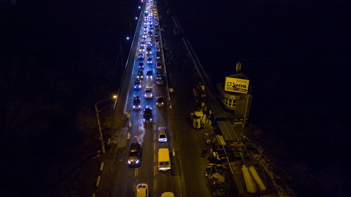 Среднее время, которое нужно для того, чтобы проехать Новый мост, составляет около 15-ти минут