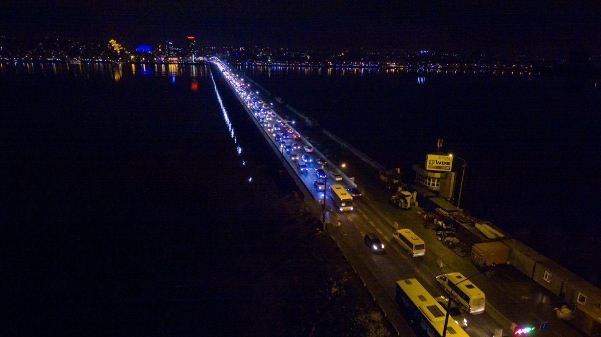 Будьте осторожными и не забывайте соблюдать дистанцию между автомобилями