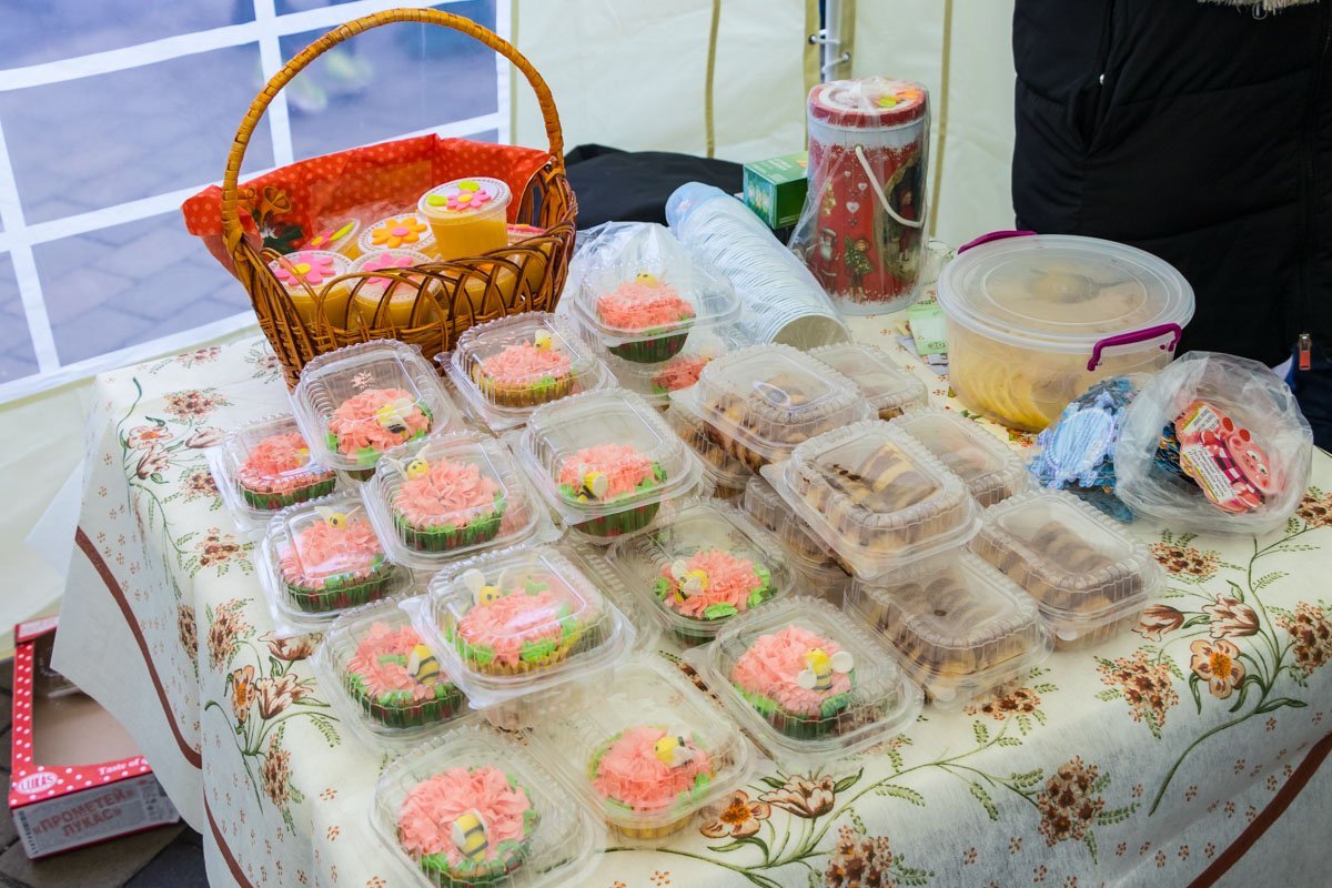 Финишировал? Бегом пить какао и кушать вкусняшки Спорт во имя добра: в Днепре прошел благотворительный "Забег Николайчиков" 9