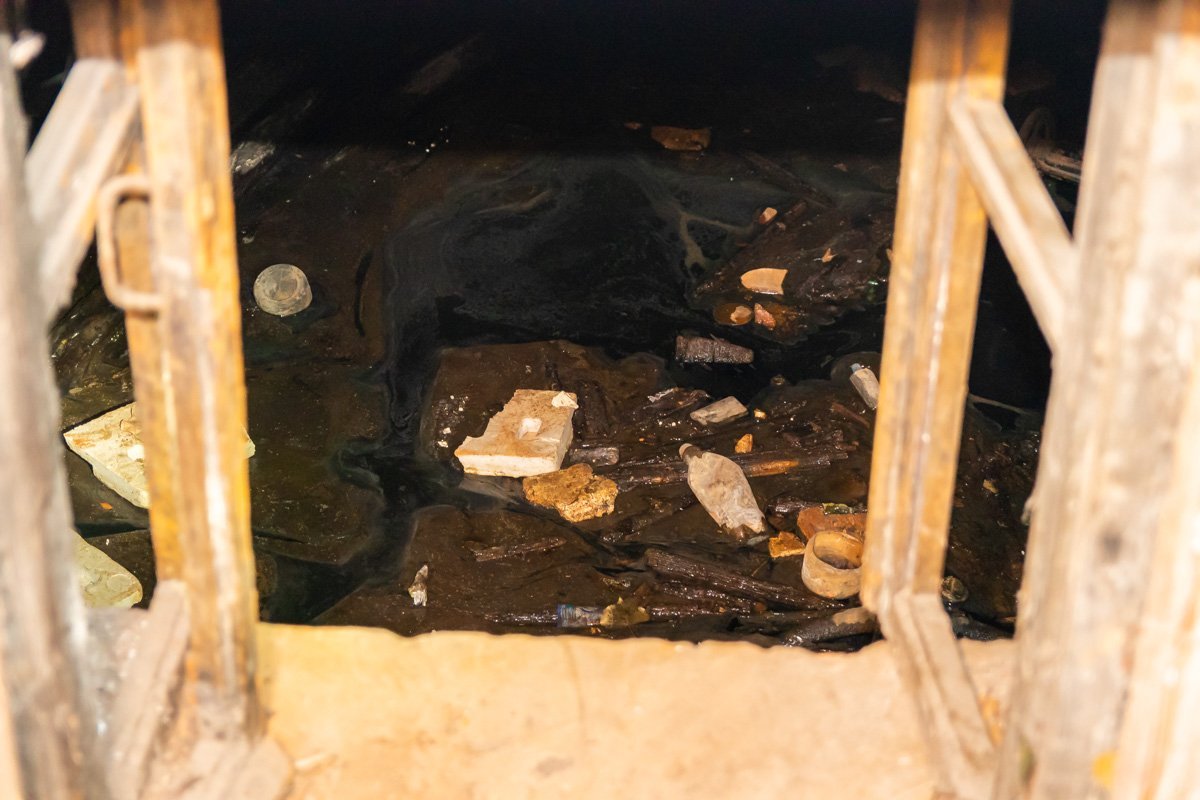 Стоки подошли к уровню вентиляционных окон подвала