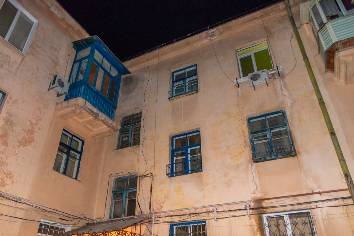 В квартирах уже много лет присутствует плесень