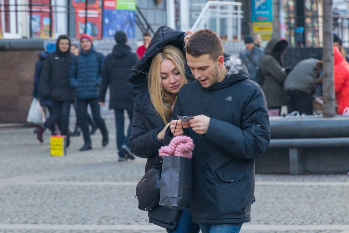 Акция Varus с 3Д динозаврами заставляет людей пялиться в картонки