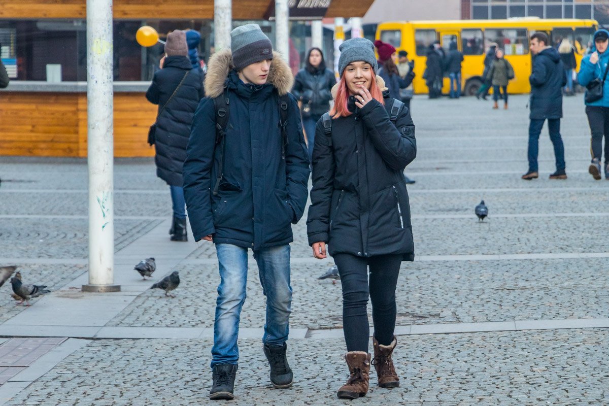 Когда твоя девушка заценила оператора и ты это заметил