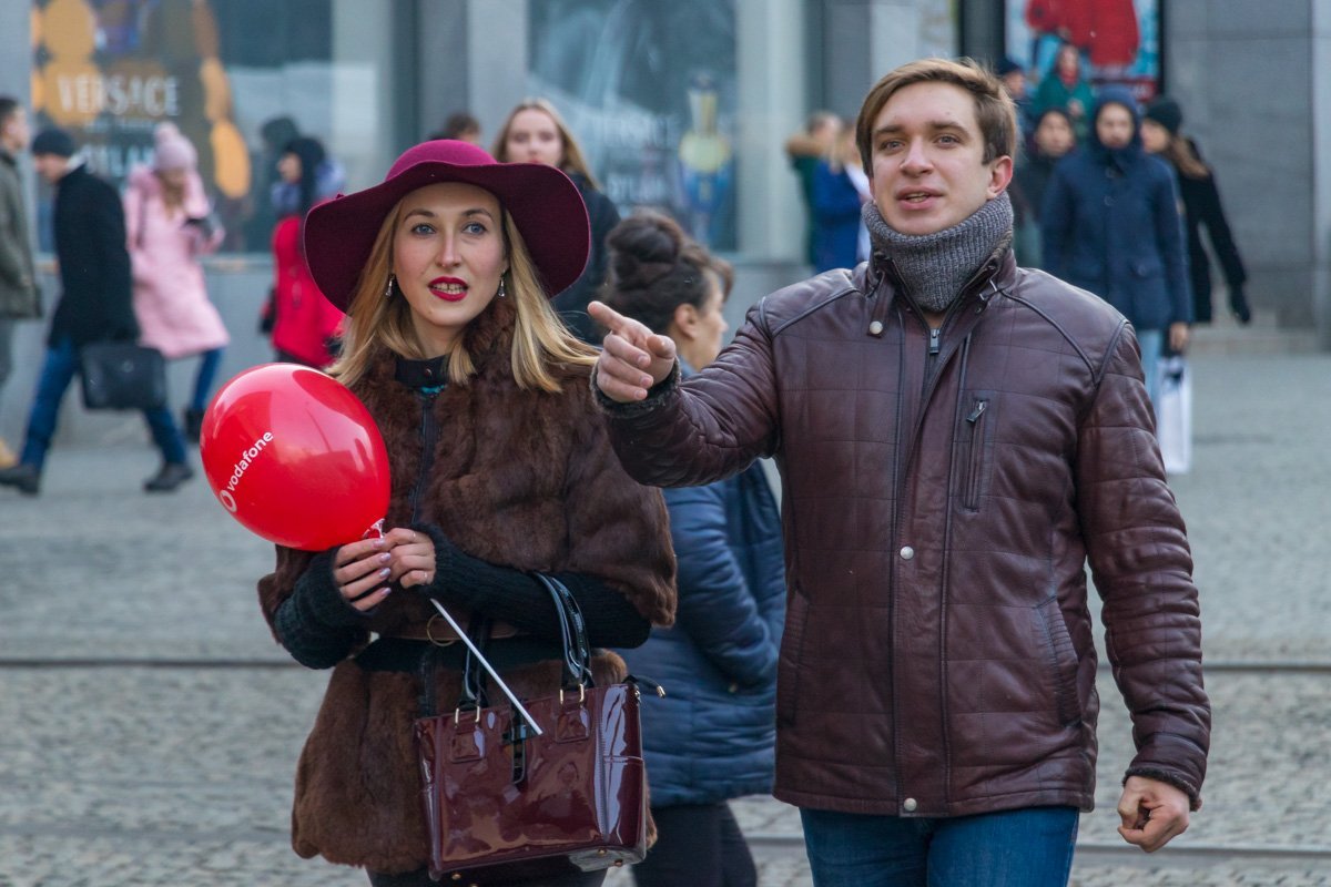 Смотри, это же моя причина уйти (от оператора, который нас фоткает)
