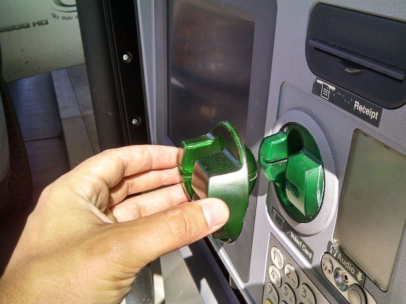 КРАЖА СРЕДСТВ С КАРТЫ ПРИ ПОМОЩИ СПЕЦИАЛЬНЫХ УСТРОЙСТВ КРАЖА СРЕДСТВ С КАРТЫ ПРИ ПОМОЩИ СПЕЦИАЛЬНЫХ УСТРОЙСТВ