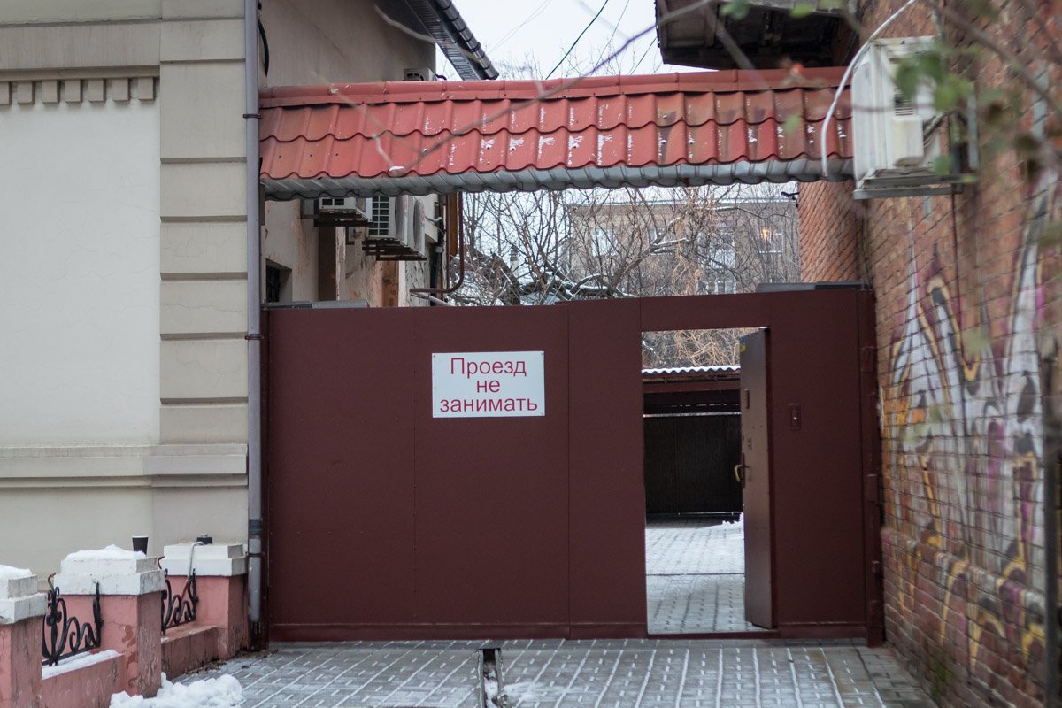 Женщина повесилась у себя дома Женщина повесилась у себя дома