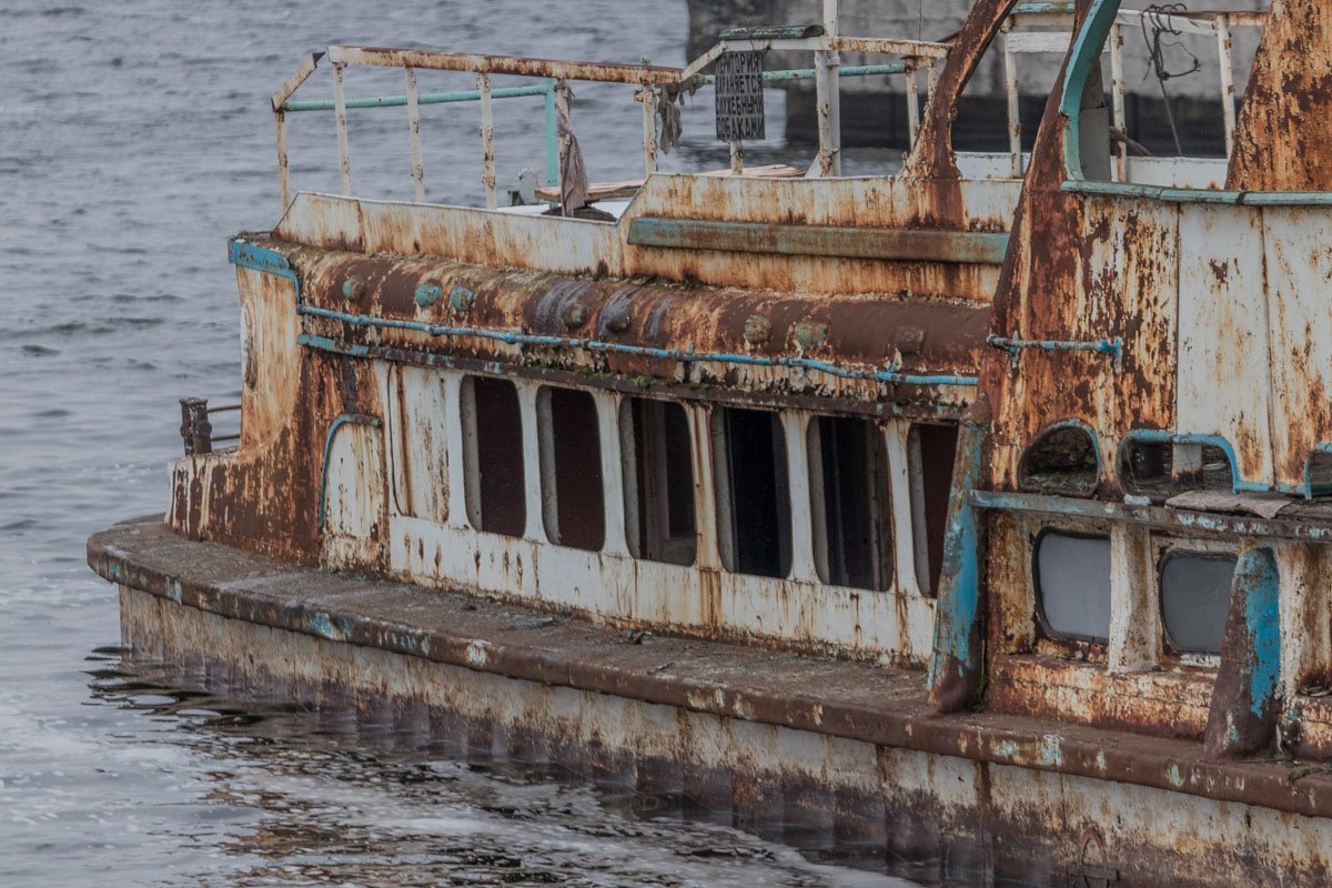 Ему бы очень хотелось бороздить океаны...