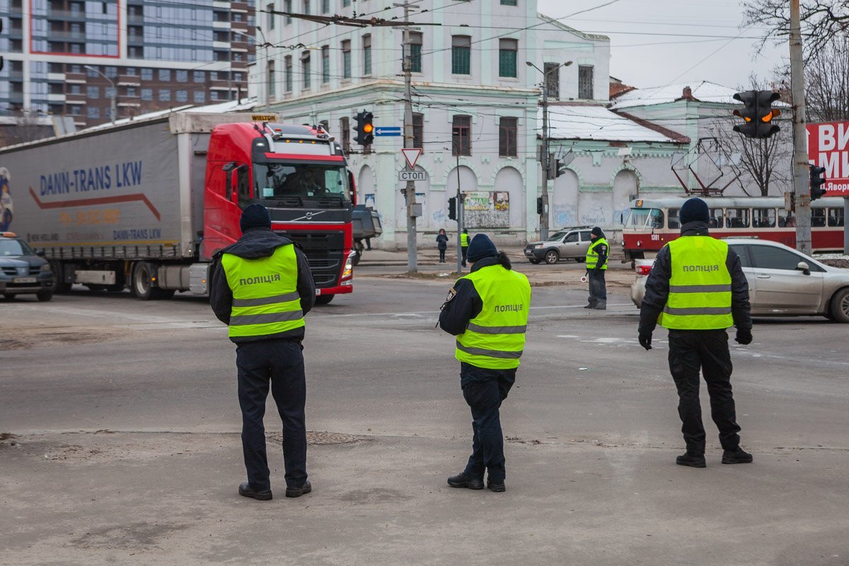 Патрульные будут следить за порядком и регулировать движение Патрульные будут следить за порядком и регулировать движение