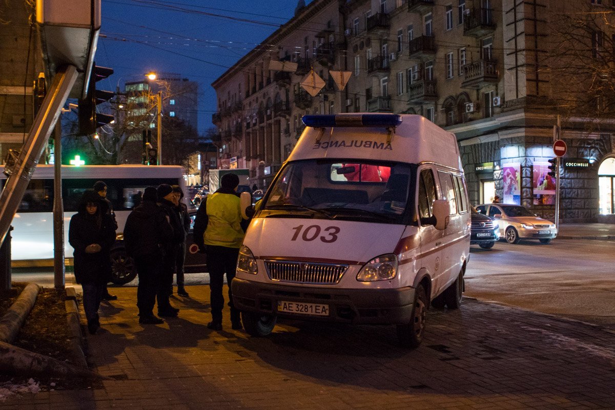 На пересечении проспекта Яворницкого и улицы Сечевых Стрельцов Lexus сбил мужчину