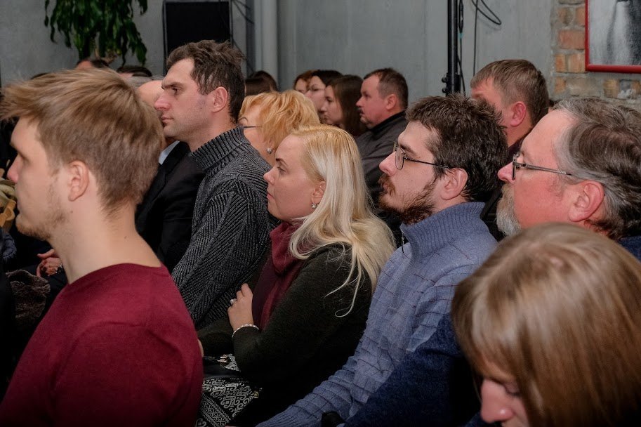 Всех волновали насущные проблемы Всех волновали насущные проблемы