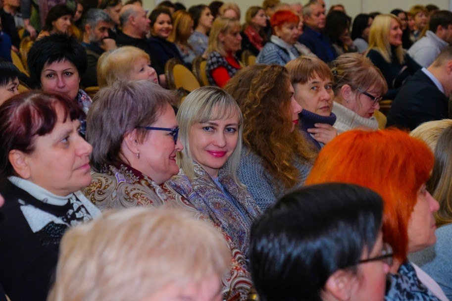 В театре зрителю отдают сердца В театре зрителю отдают сердца