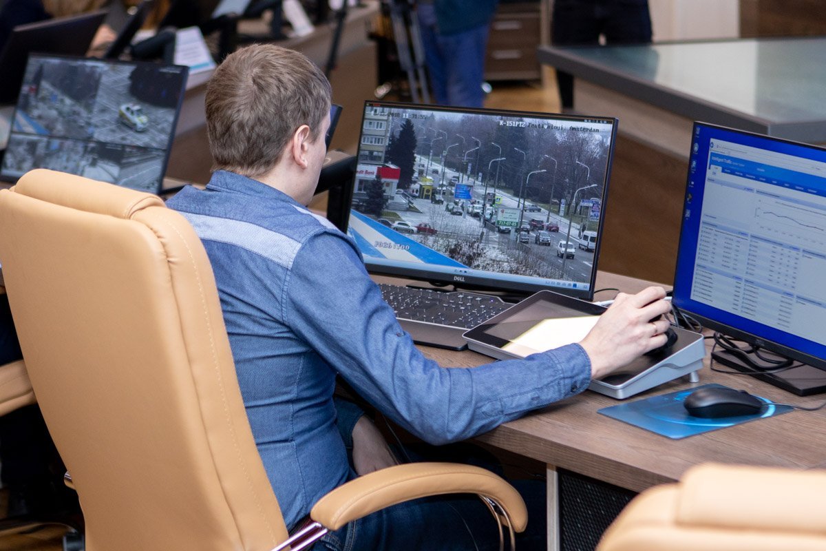 За ситуацией в городе следят 12 операторов