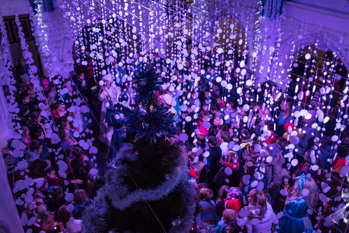 Зимние праздники - светлое время