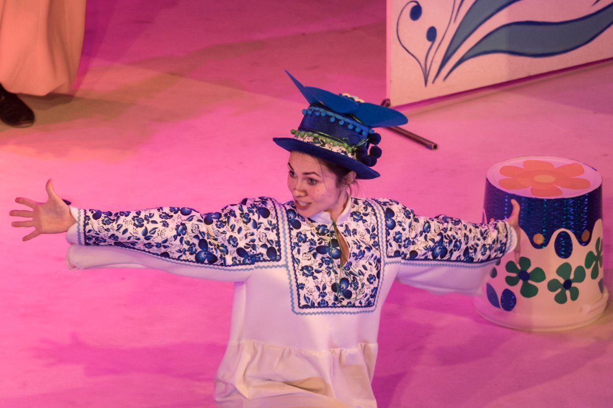 Спектакль рассказывает историю маленького, но храброго цветка