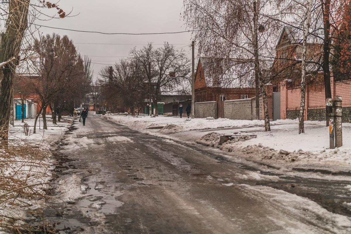 Уже несколько дней улица Ласточкина напоминает реку