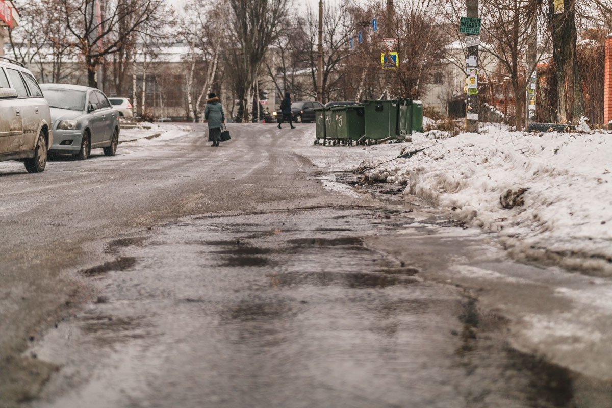 Сотрудники аварийной службы приезжали на место, однако ситуация не изменилась