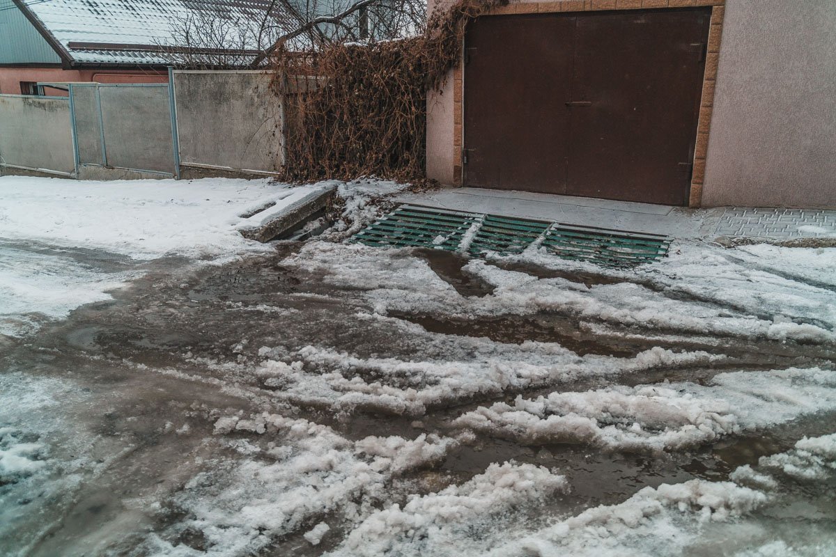 Дорога превратилась в месиво 