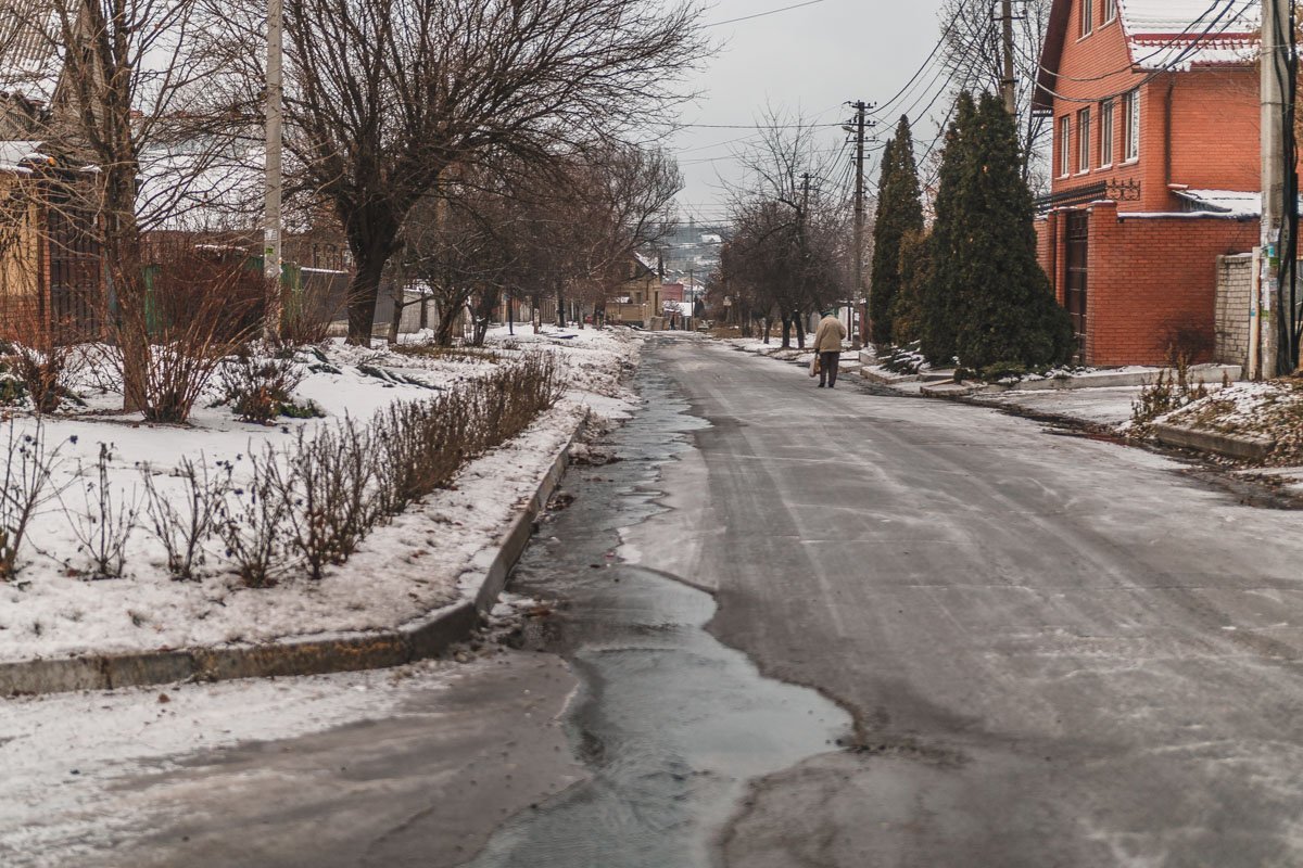 Дорога на улице ласточкина очень скользкая