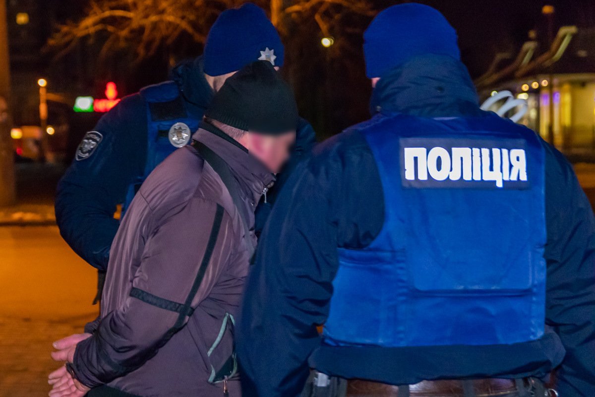 Мужчина сделал около 2-х выстрелов