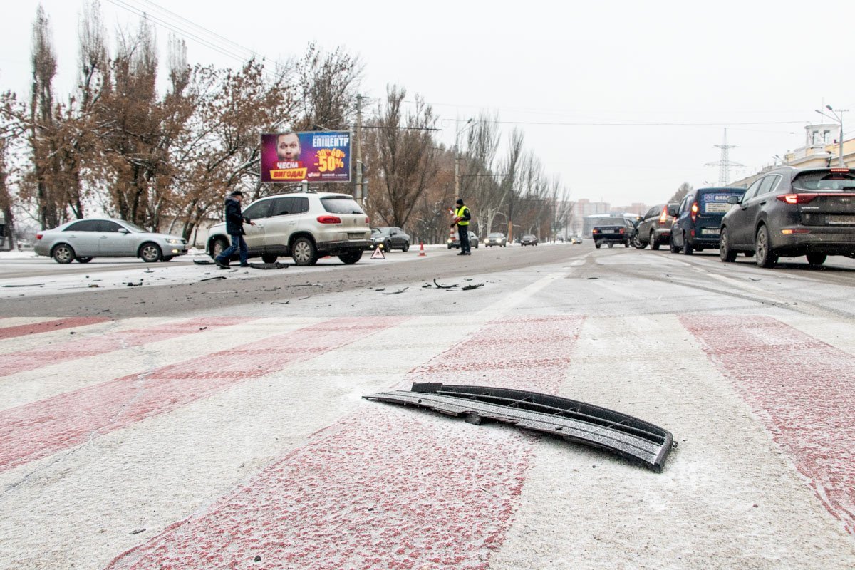 Из-за аварии периодически собирается пробка